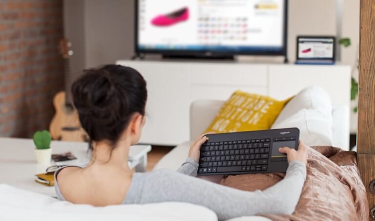 Logitech K400 Plus Teclado Wireless con Touchpad